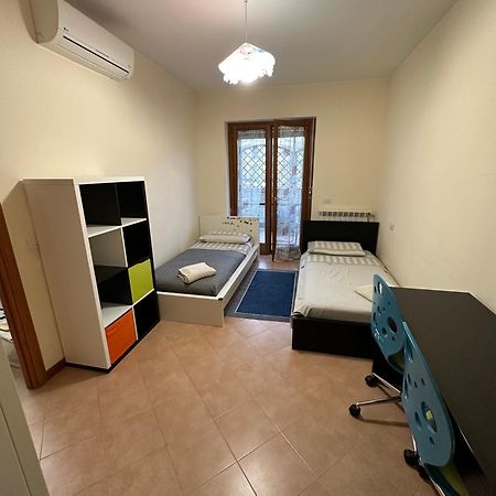Suite Tania Fregenae Luaran gambar