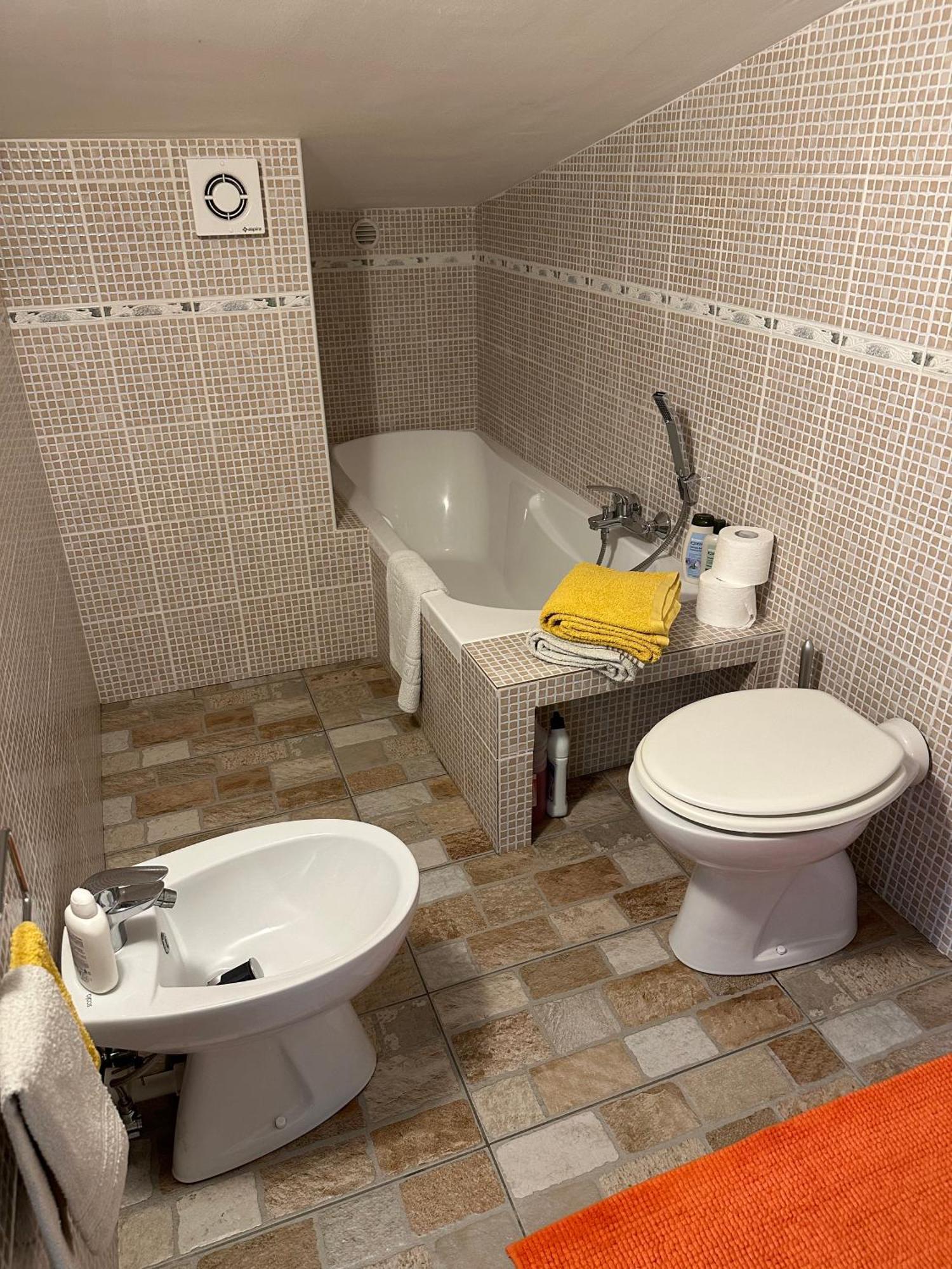 Suite Tania Fregenae Luaran gambar